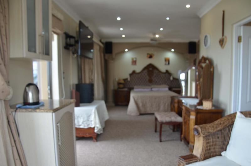 4 Bedroom Property for Sale in Hartenbos Heuwels Western Cape